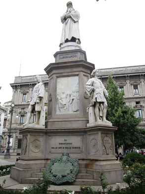 Ｐｉａｚｚａ　ｄｅｌｌａ　Ｓｃａｒａ　－　Ｌｅｏｎａｌｄｏ　ｄａ　Ｖｉｎｃｉ